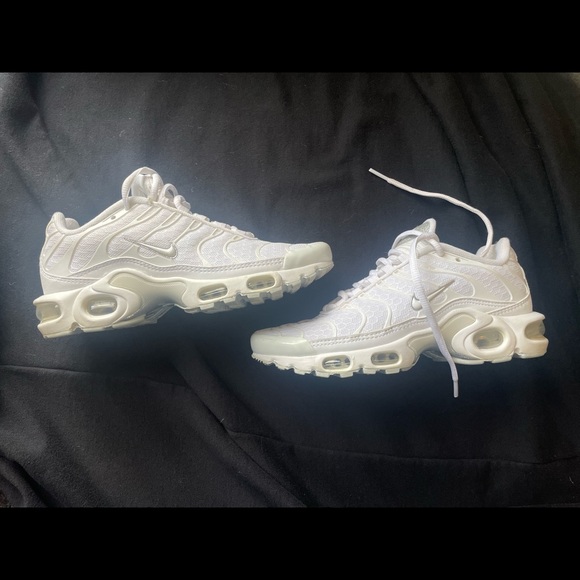 white nike tns womens